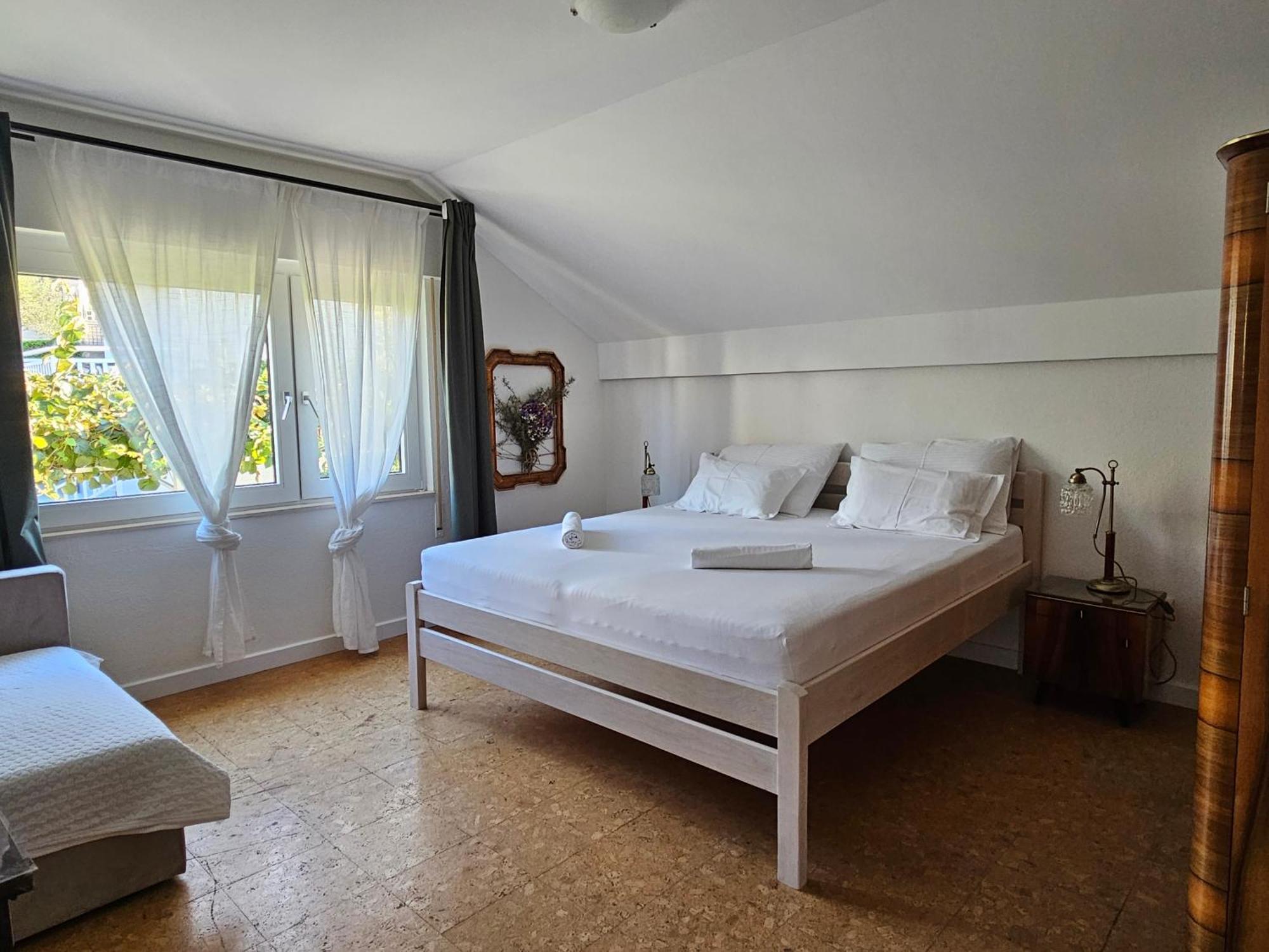 Sea Land 2 * Trogir